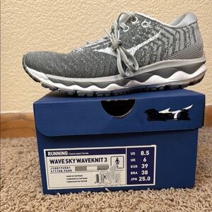 Mizuno Wave Sky Waveknit 3 Gray Running Shoes